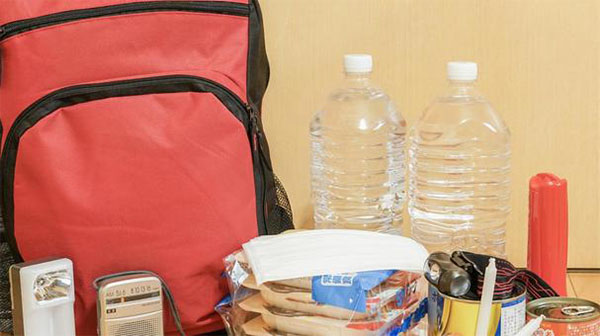 非常持ち出し袋と備蓄品