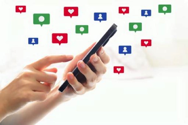 SNSをスマートフォンで活用