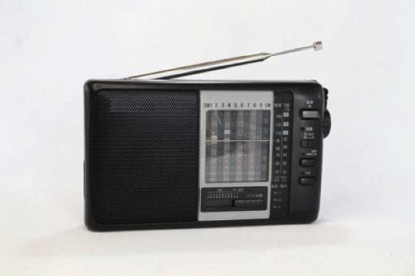 乾電池式ラジオ