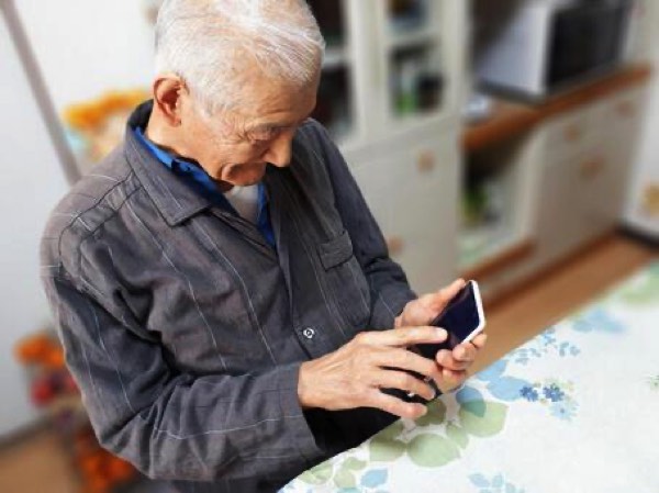 一人暮らしおじいちゃんがメッセージを受信