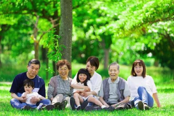 ３世代の緑あふれる集合写真