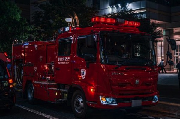 出動する消防車