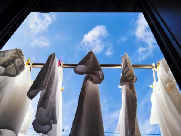 ベランダで物干し