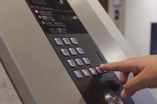 オートロックのボタン