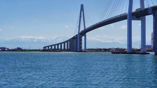 富山県射水市新湊大橋