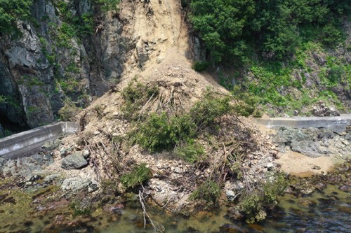 土砂崩れによる道路閉鎖