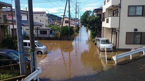 内水氾濫被害が発生した住宅街