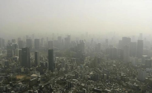黄砂に包まれる都会