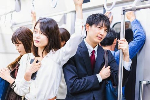 暑苦しい満員電車