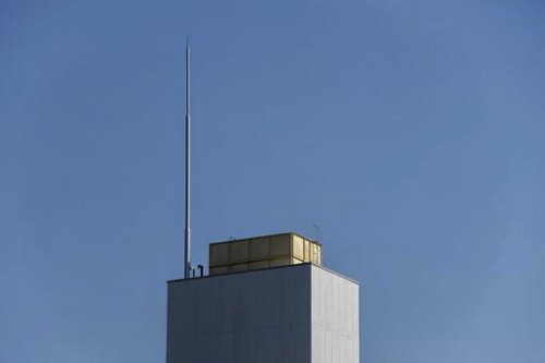 ビルの雷サージ