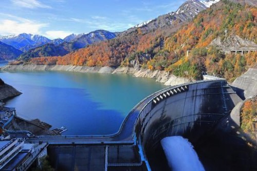 黒部ダム放流