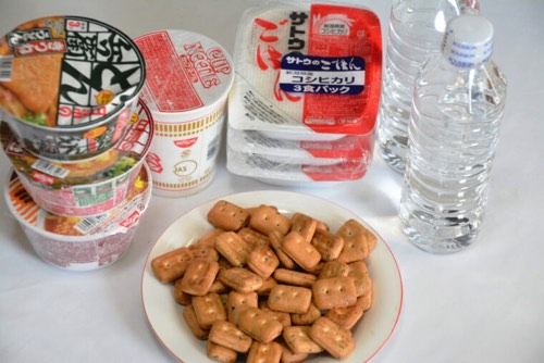 非常食カップ食事・かんぱん