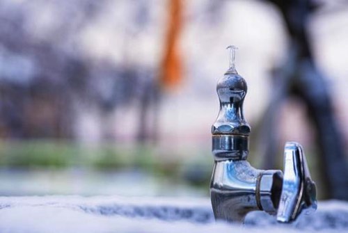 凍結した水飲み場