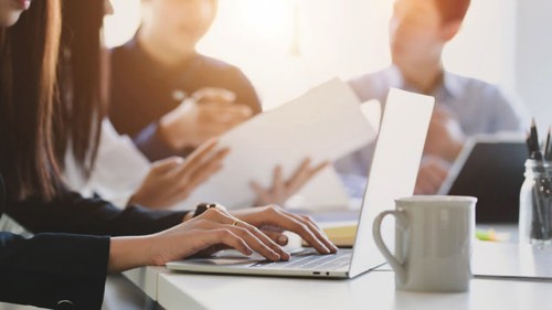 仕事をするオフィス