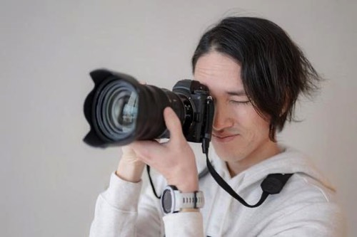 男性カメラマン