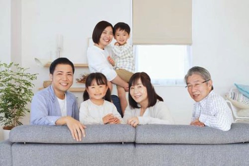 リビングでの家族