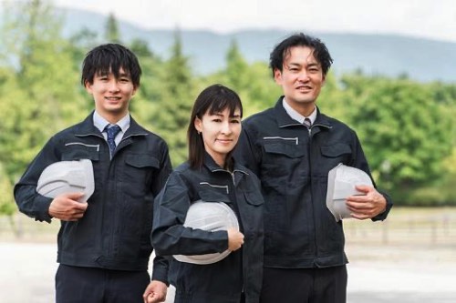 若い公務員作業服