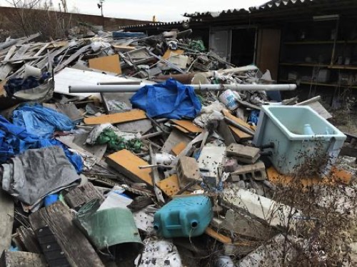 散乱する被災地