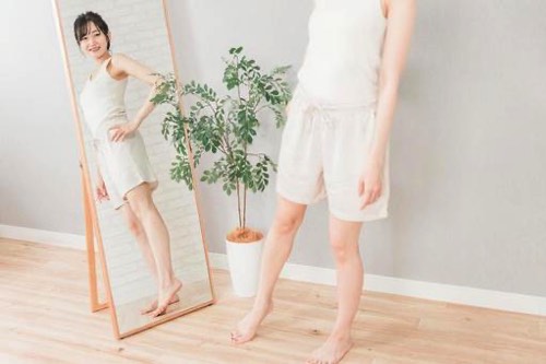 スタイルを気にする女性