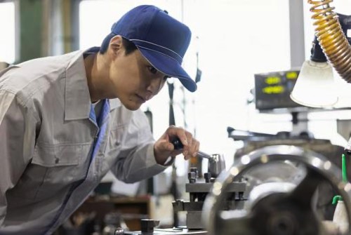 町工場で働くひと