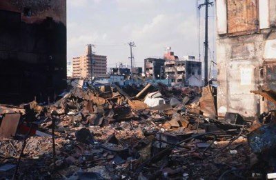 阪神・淡路大震災で倒壊した家屋