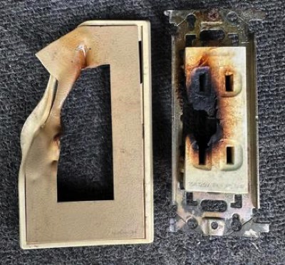 焦げたコンセント