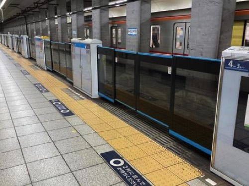 駅のホームの転落防止安全対策