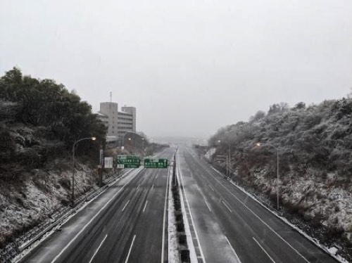 予定通行止めの高速道路