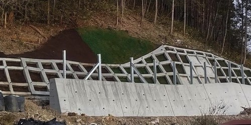 崖崩れ・地すべりの補強