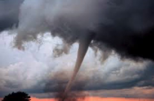 竜巻を撮影