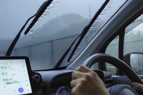 濃霧視界不良の中を運転