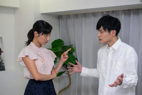 いがみあう２人