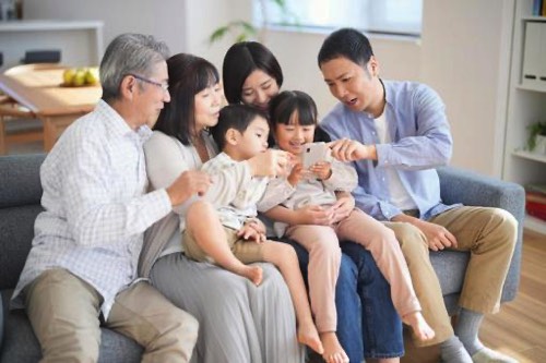 家族団欒３世代