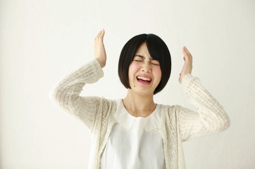 ストレスを抱える女性