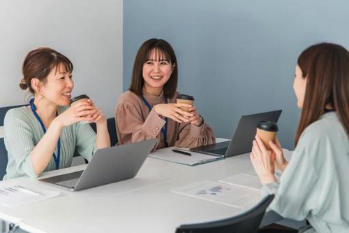 休憩中の会議室