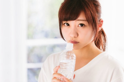 水分補給女性
