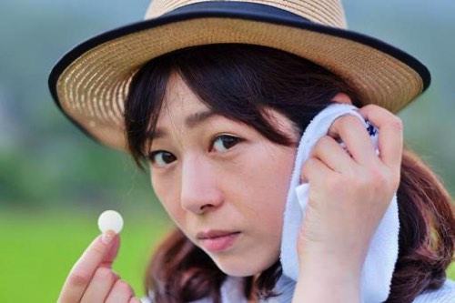 塩飴と女性